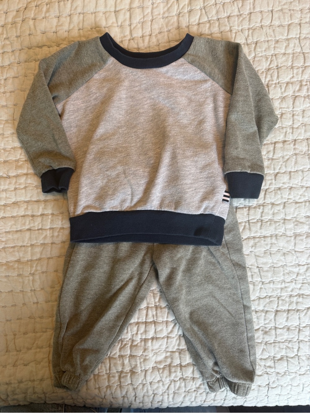 Bundle of 2 Splendid baby sweat sets .. 6-12 m